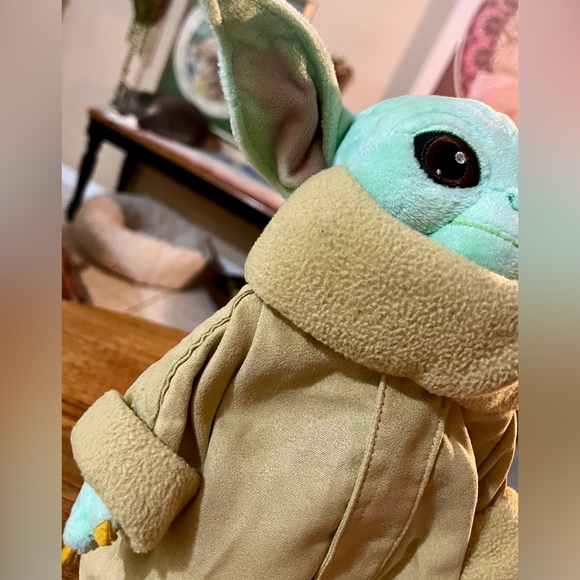 Star Wars Galaxys Edge Baby Yoda Grogu Plush - The Mandelorian - Picture 3 of 5